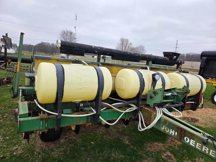 john-deere-7240-image-10