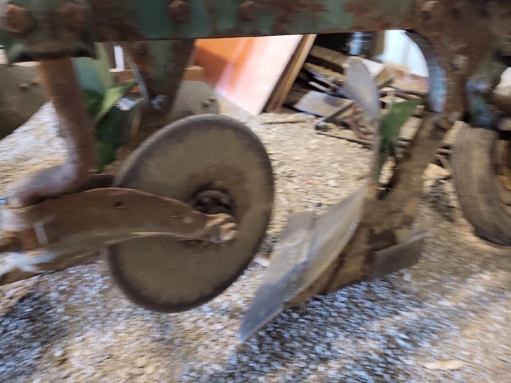 john-deere-3-bottom-pull-type-moldboard-plow-w/coulters-image-11