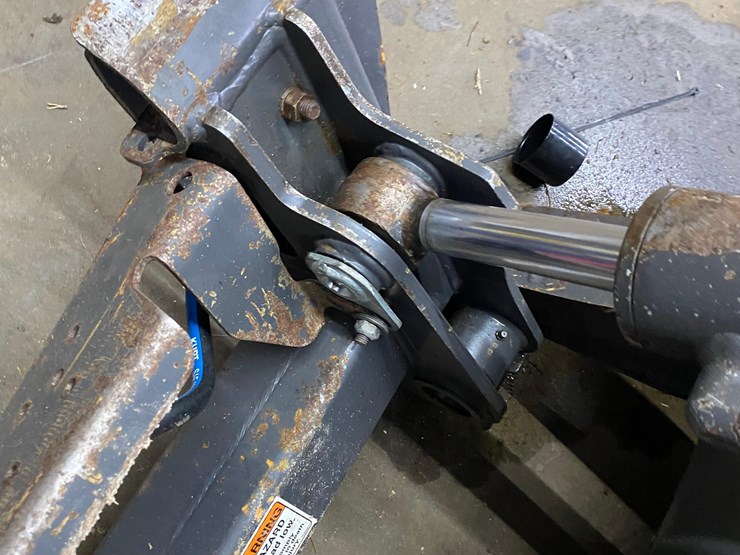 new-holland-l220-image-40