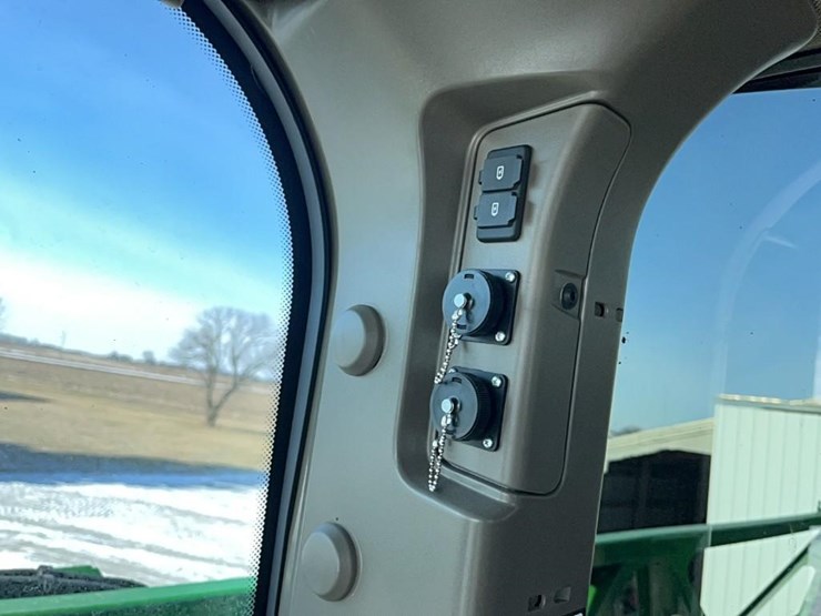 2023-john-deere-410r-image-16