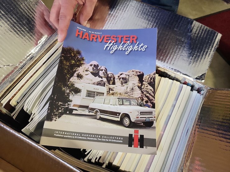 assorted-red-power-round-up-and-harvester-highlight-magazines-image-9