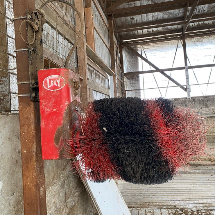 Lely Cattle Brush west end of free stalls no tag