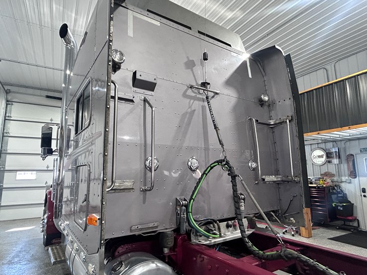 peterbilt-379-image-21