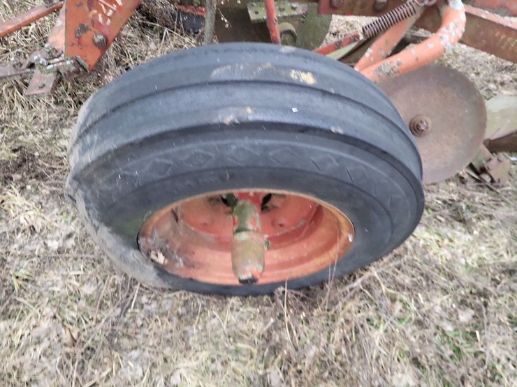 cockshutt-3-bottom-pull-type-moldboard-plow-image-15