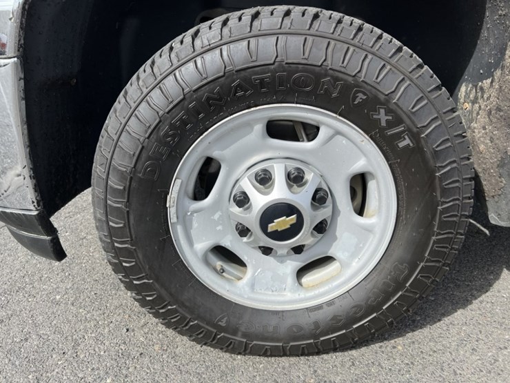 2011-chevrolet-silverado-2500-image-17