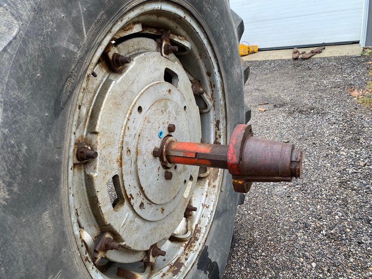 massey-ferguson-1135-image-48