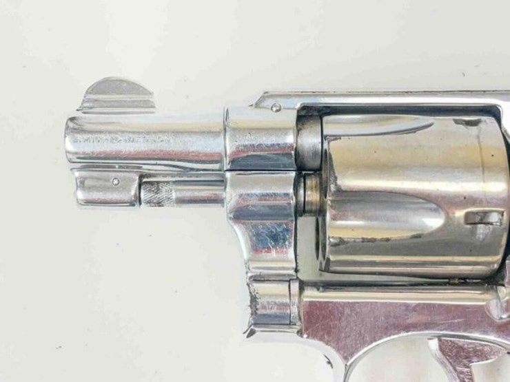 smith-&-wesson-revolver-image-3