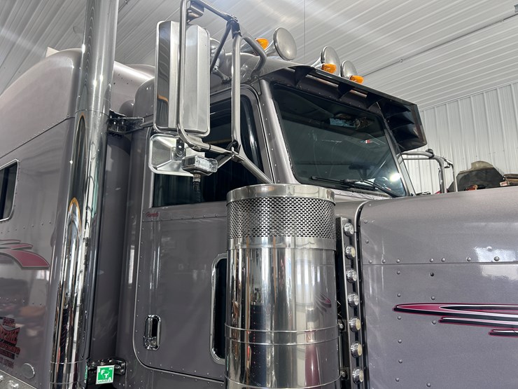 peterbilt-379-image-25