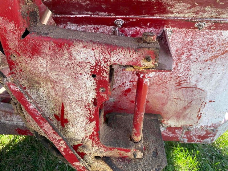 new-holland-357-image-34