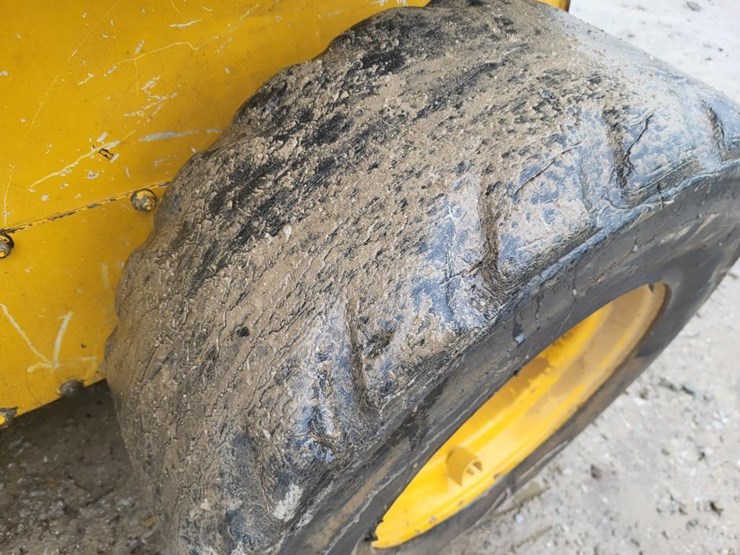 john-deere-320-image-31