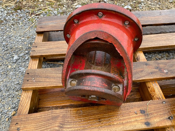 ih-9-bolt-hubs-image-6