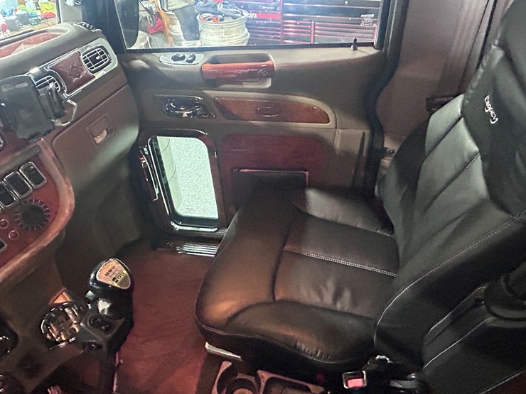 peterbilt-379-image-51