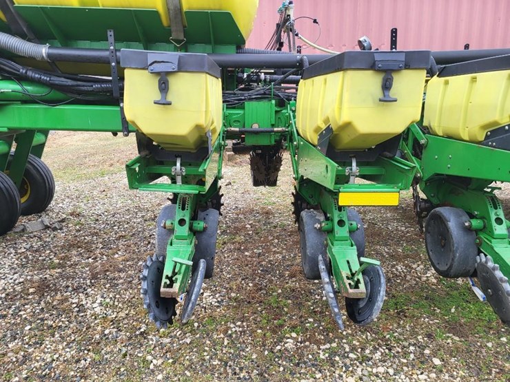 2010-john-deere-1770nt-image-51