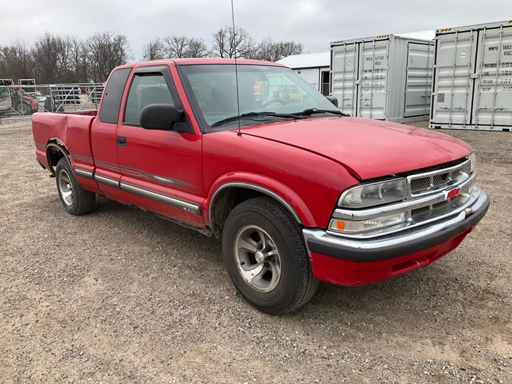 2000-chevrolet-s10-image-7