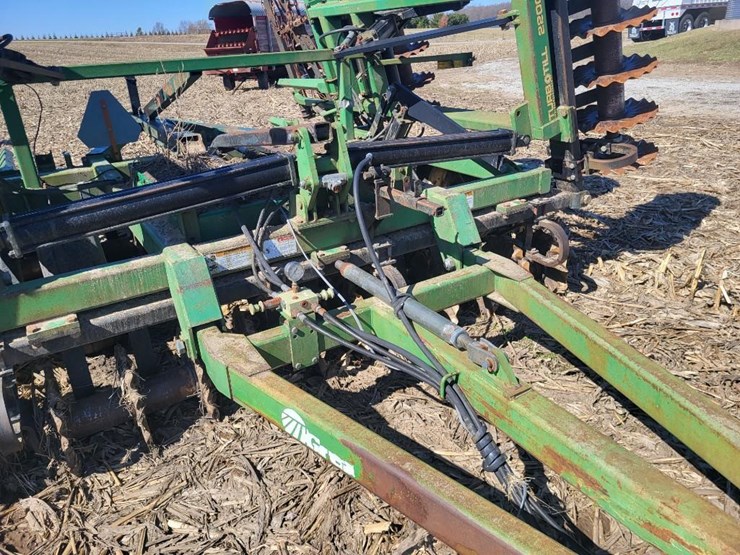 great-plains-2200tt-image-71