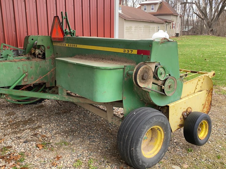 john-deere-337-image-3