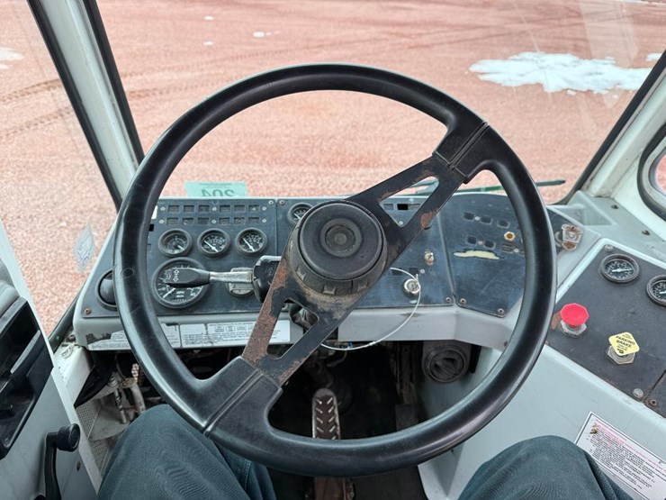 2013-kalmar-ottawa-4x2-image-49