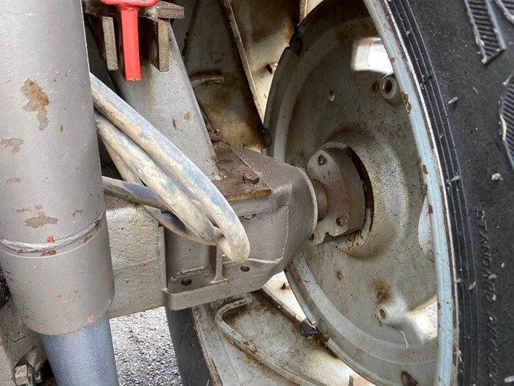 massey-ferguson-1135-image-32