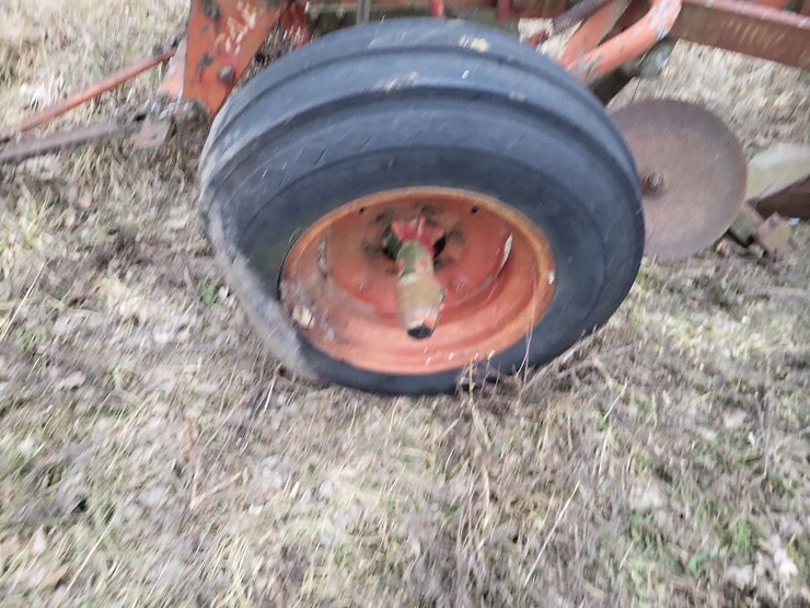 cockshutt-3-bottom-pull-type-moldboard-plow-image-16