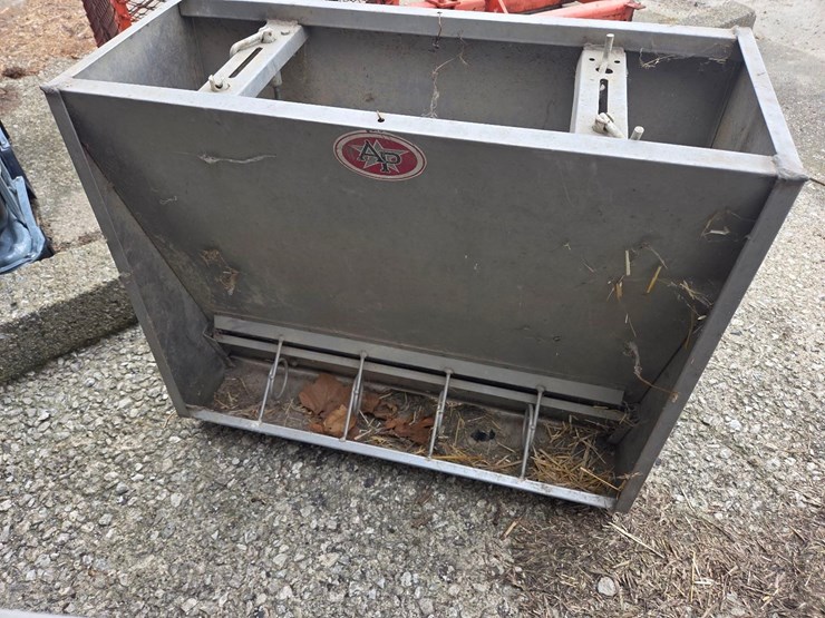 (3)-30"-stainless-double-sided-pig-feeders-image-4