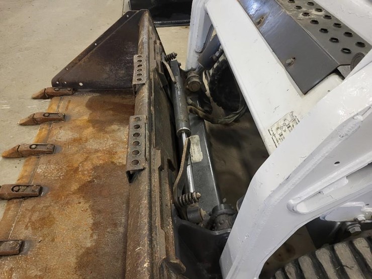 2012-bobcat-t190-image-10