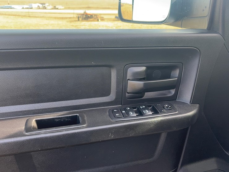 2018-dodge-3500-image-11