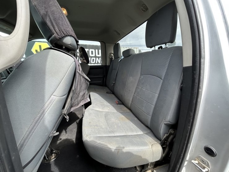 2013-dodge-1500-image-25