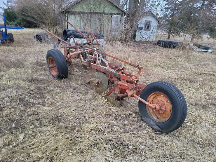 cockshutt-3-bottom-pull-type-moldboard-plow-image-2