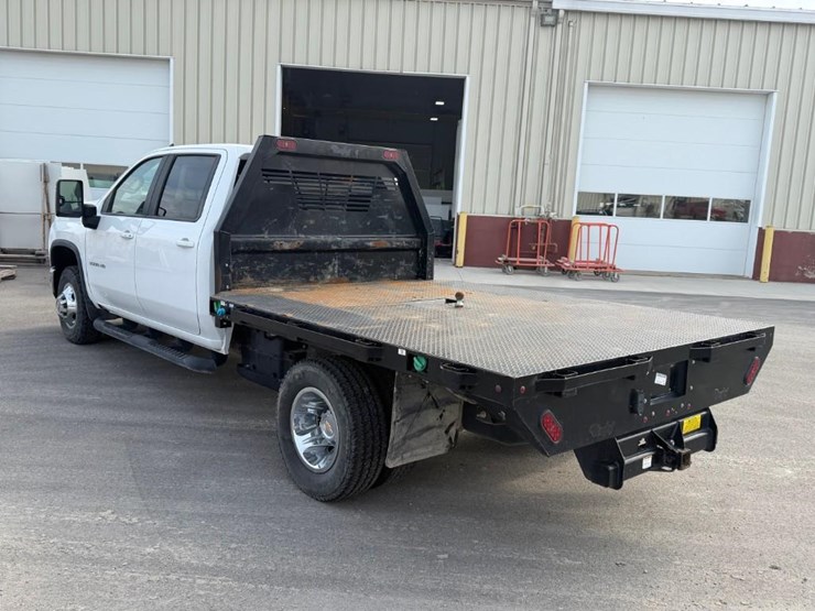 2024-chevrolet-silverado-3500-image-10