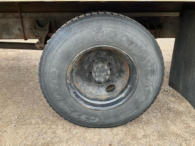 2005-international-durastar-4300-image-29