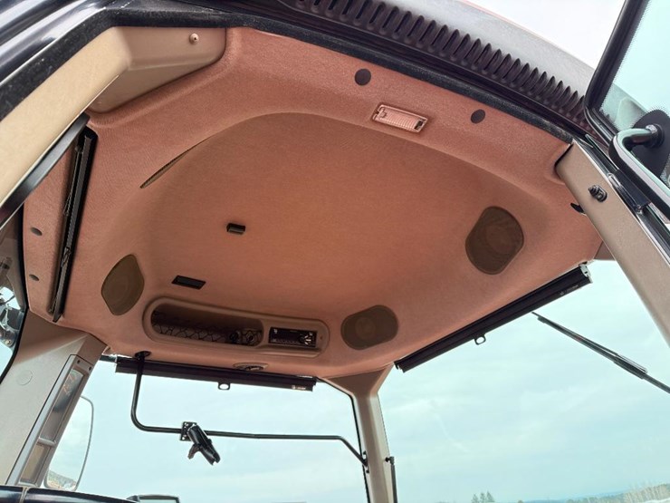 case-ih-magnum-380-rowtrac-image-58