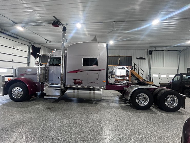 peterbilt-379-image-2
