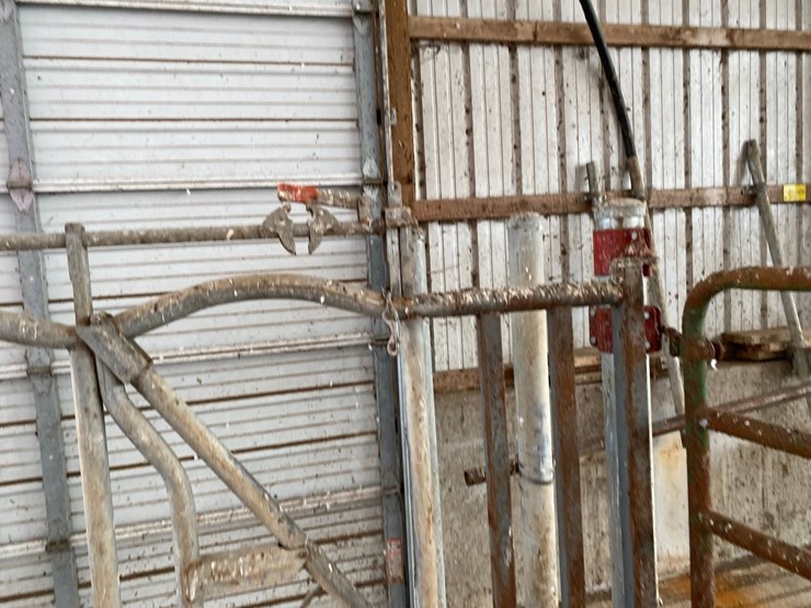 3-head-locker-on-hinges-image-3