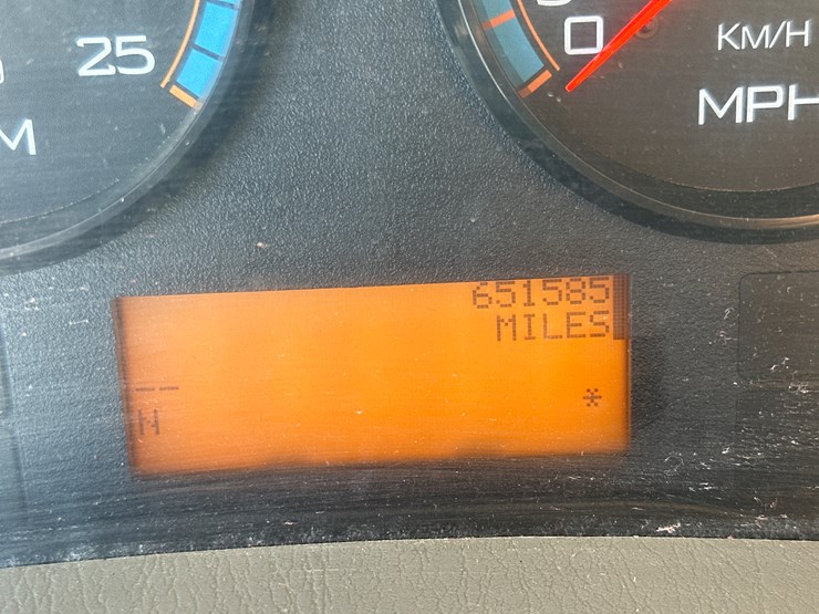 2012-international-7600-image-38