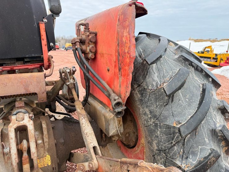 massey-ferguson-165-image-18