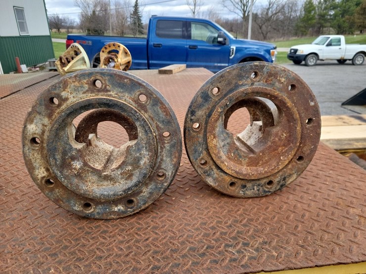 allis-chalmers-8-bolt-hubs-image-1