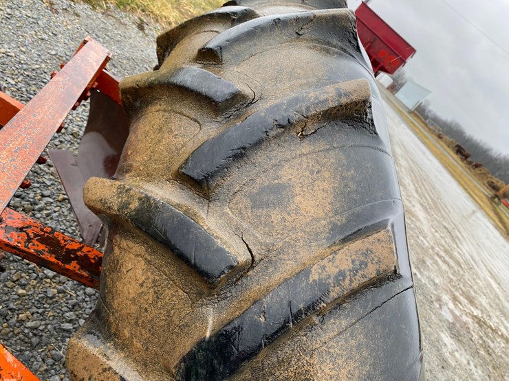 18.4-38-9-bolts-duals-image-6