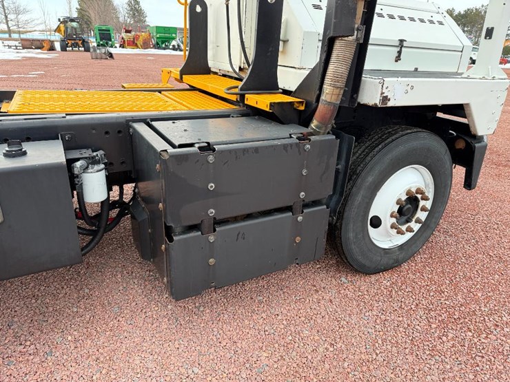 2013-kalmar-ottawa-4x2-image-16