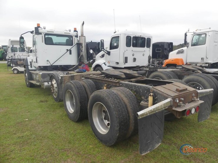 2013-caterpillar-ct660l-image-3