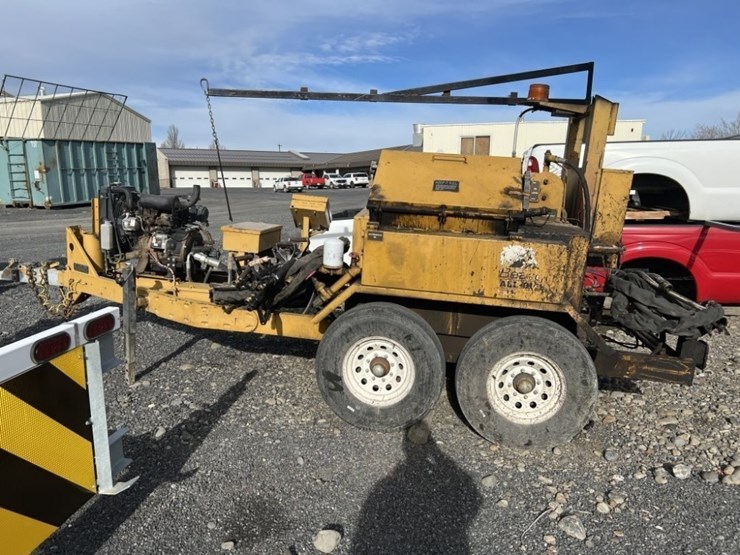 2013-bear-cat-bk250-towable-asphalt-crack-sealer-image-2