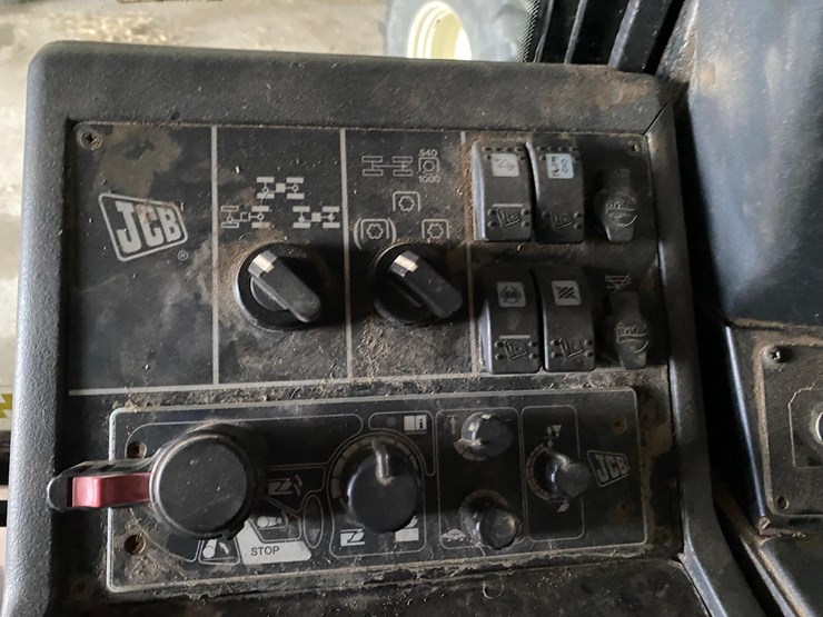 jcb-fast-trac-2140-image-8