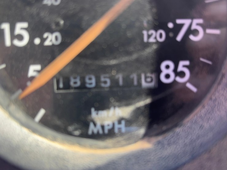 2000-freightliner-fl70-image-20