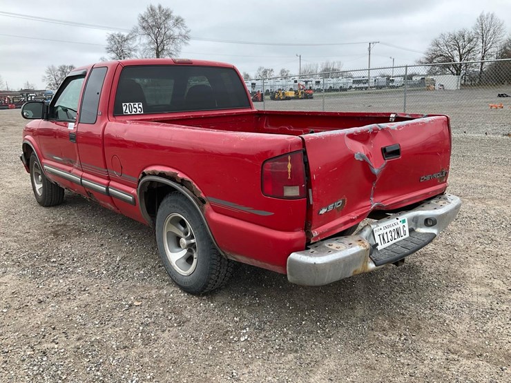 2000-chevrolet-s10-image-3