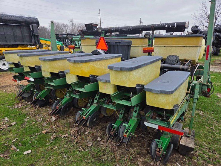 john-deere-7240-image-3