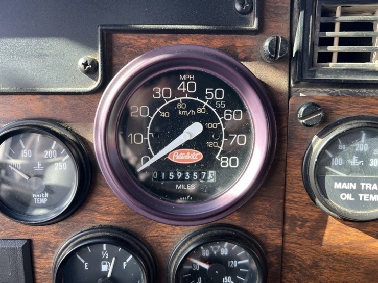 1998-peterbilt-357-image-61