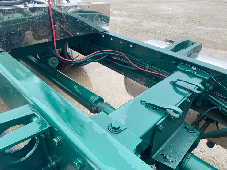 2002-peterbilt-379-image-30