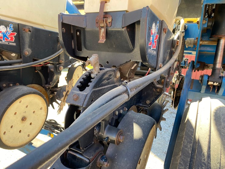 2009-kinze-3600-image-25