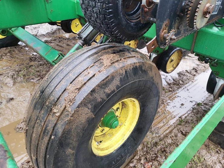 john-deere-7240-image-11
