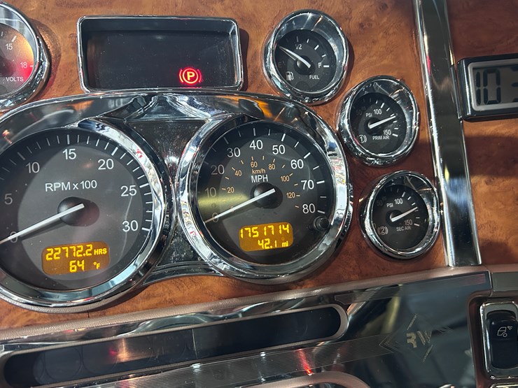 peterbilt-379-image-69