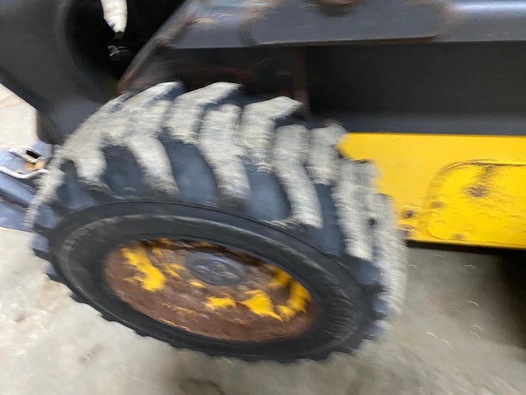 new-holland-l220-image-49